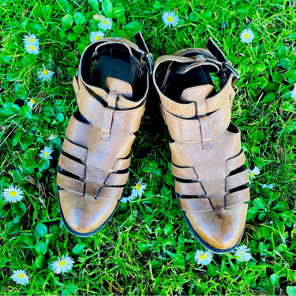 Getaway leather sandals